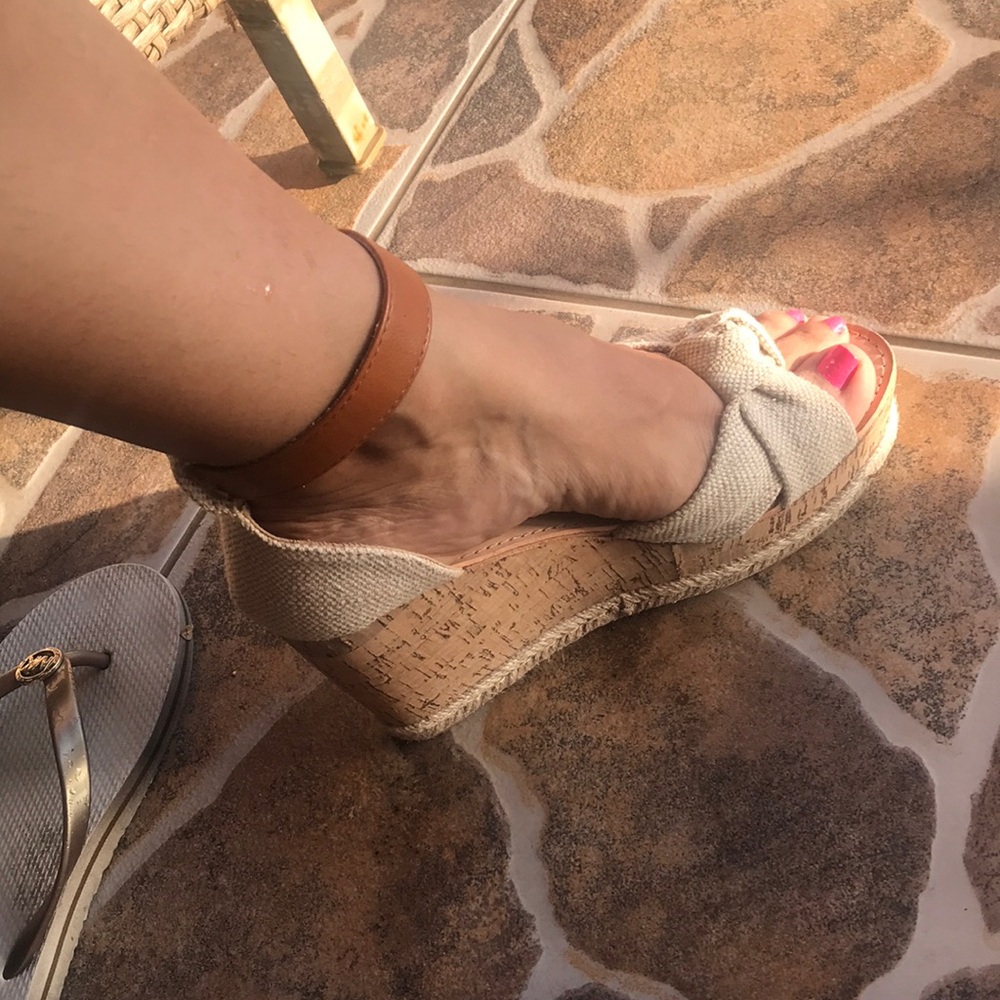 Madden Girl Brown Tan Espadrille Wedge Sandals ( like new) - Picture 6 of 7